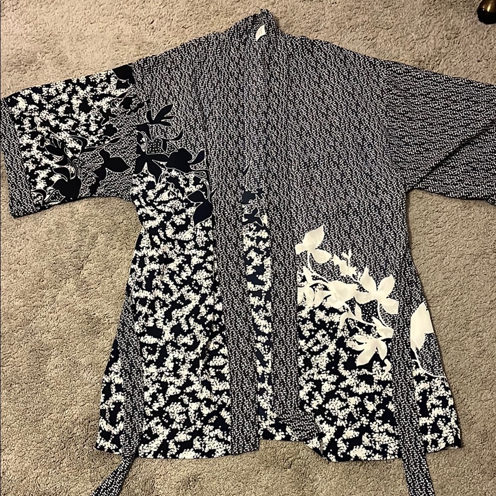 Chic Black and White Kimono Cardigan
